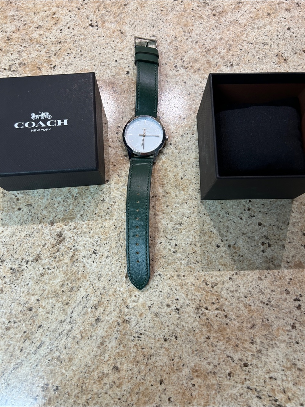 Coach’s Unisex Minimalist Brand New in Box!  Green leather & Silver